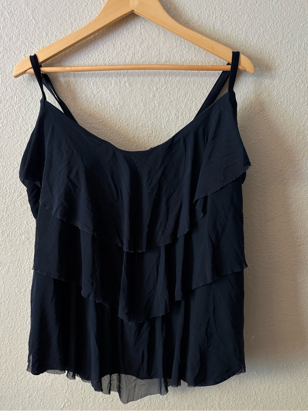 St. Tropez Black Tiered Tankini Top Size 22 Built-In Bra Swim Top